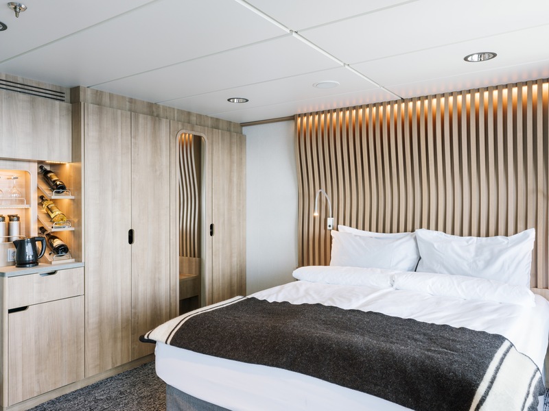 Arctic Superior | Wheelchair-accessible outside cabin with balcony